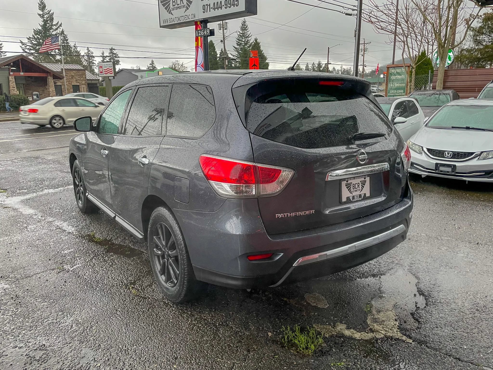 Used 2014 Nissan Pathfinder S image 2