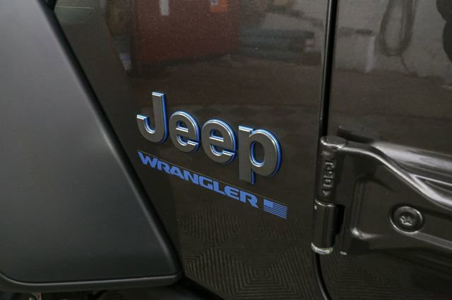 Used 2023 Jeep Wrangler Unlimited w/ Cold Weather Group AWD/4WD image 8