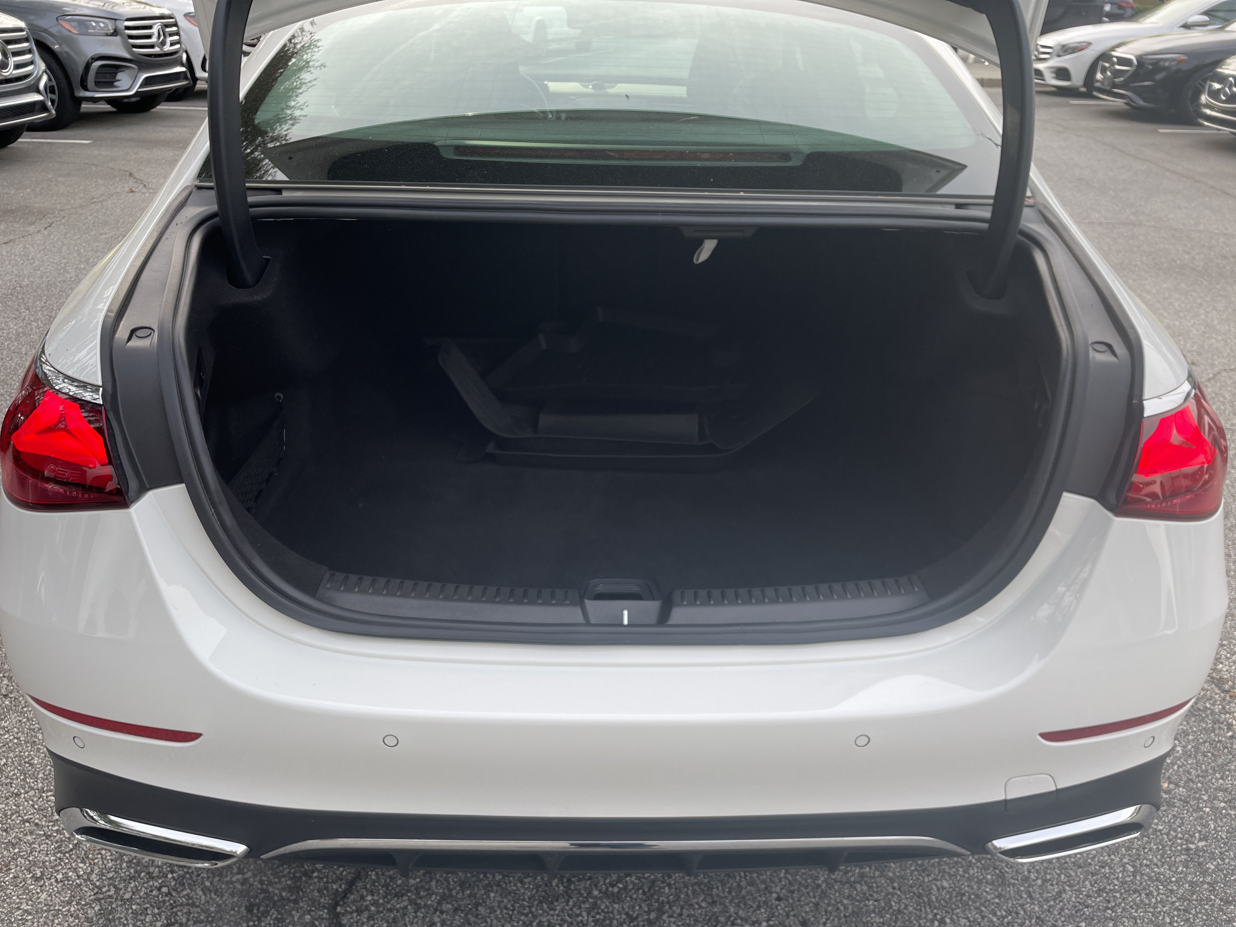 Used 2025 Mercedes-Benz E 350 Sedan image 10