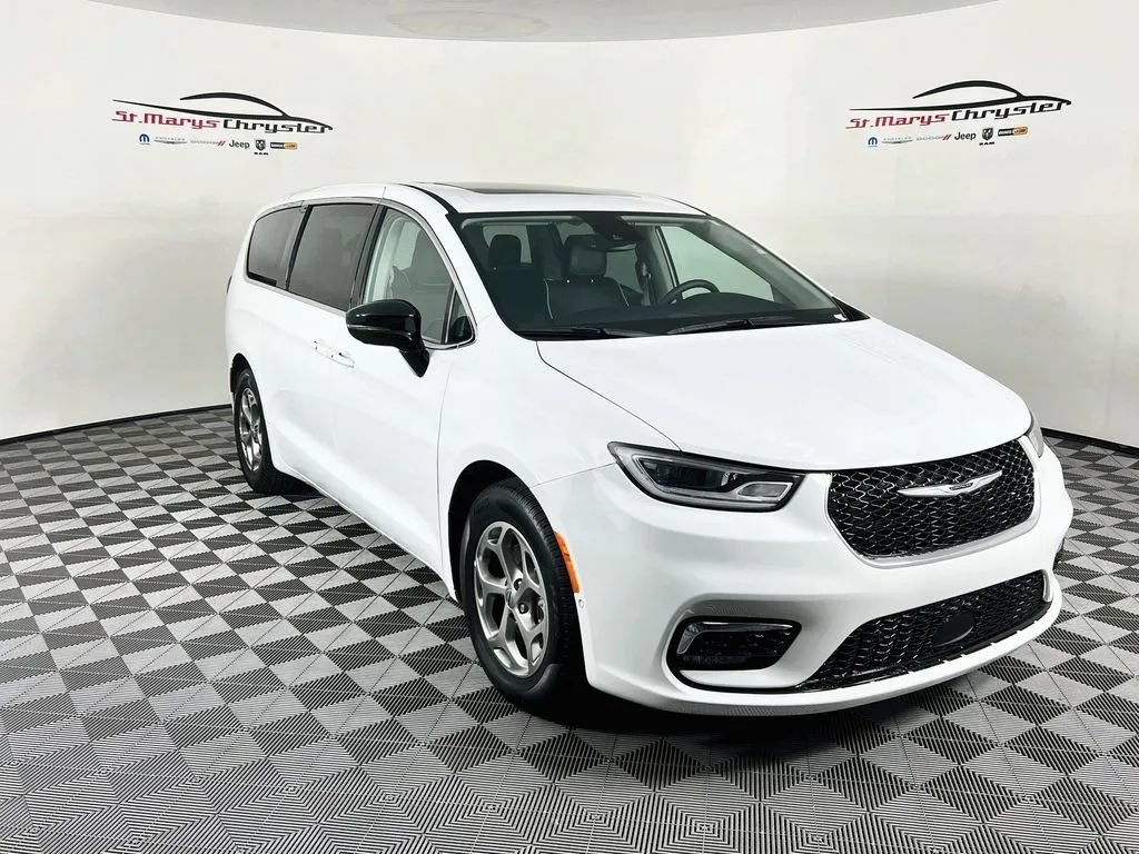 Used 2024 Chrysler Pacifica Limited FWD image 1