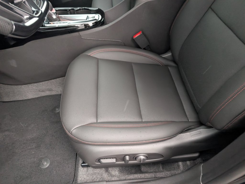 New 2026 Chevrolet Trax RS w/ Sunroof Package FWD image 21
