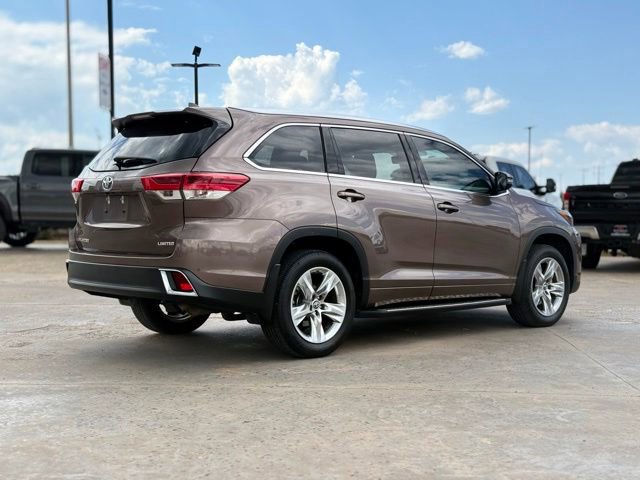 Used 2019 Toyota Highlander Limited FWD image 2