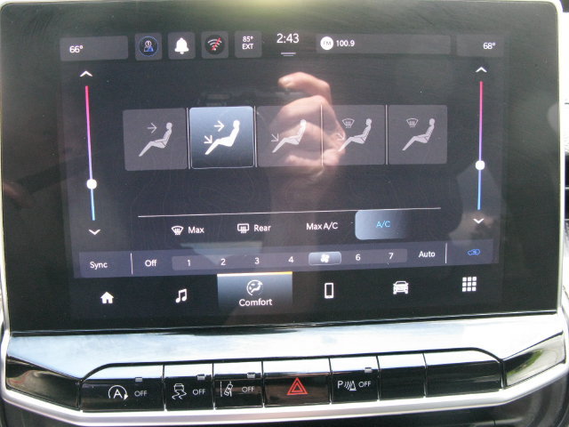 Used 2025 Jeep Compass Trailhawk AWD/4WD image 20