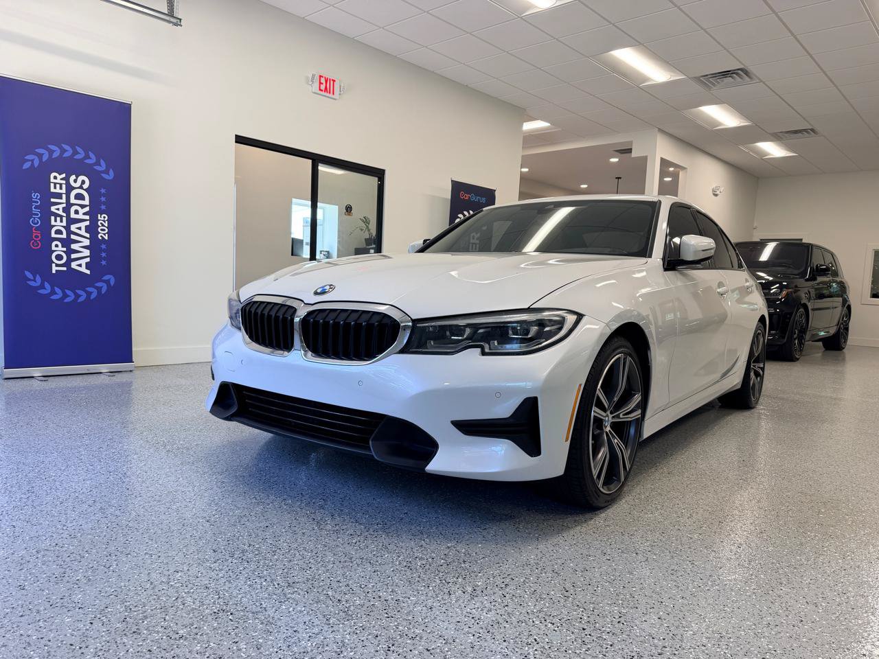 Used 2022 BMW 330i Sedan w/ Convenience Package RWD image 3