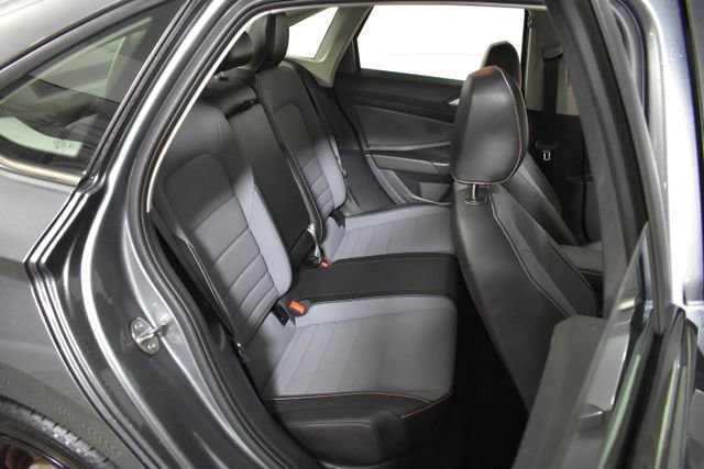 Used 2025 Volkswagen Jetta SE image 30
