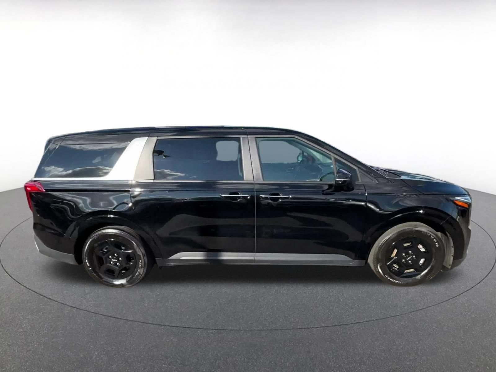 Used 2026 Kia Carnival FWD image 13
