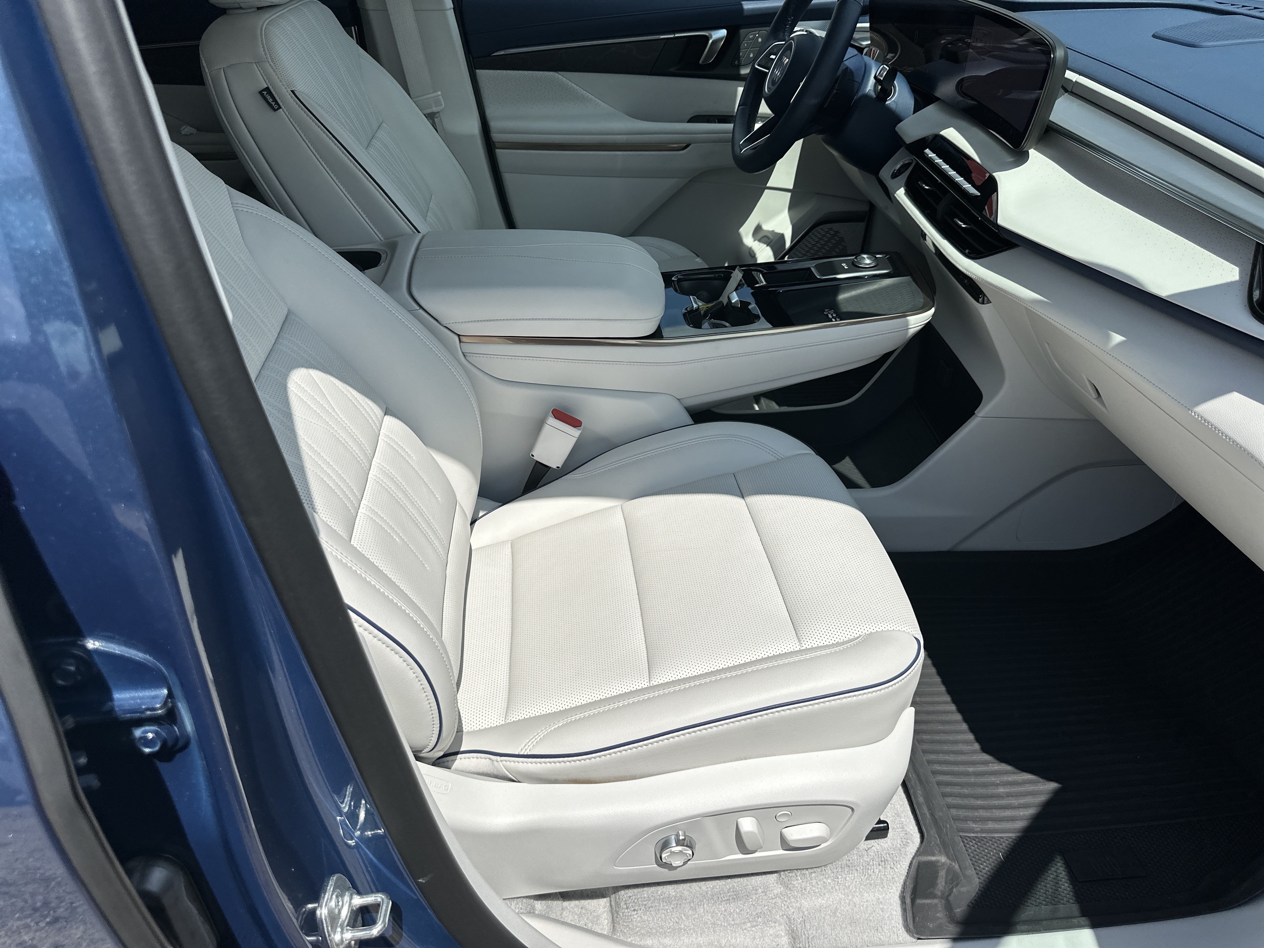Certified 2025 Buick Enclave Avenir w/ Super Cruise Package AWD/4WD image 14