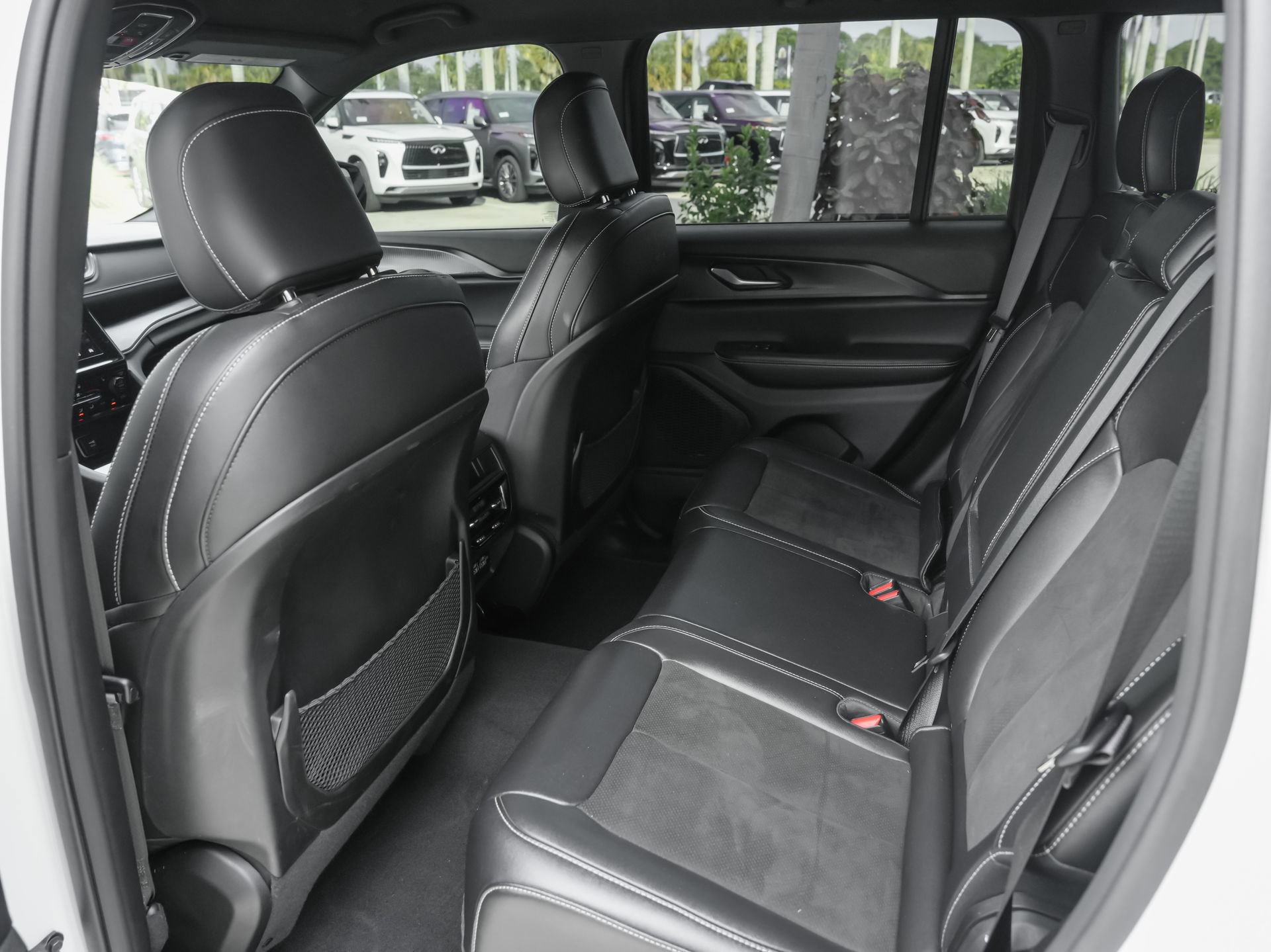 Used 2023 Jeep Grand Cherokee Altitude AWD/4WD image 18