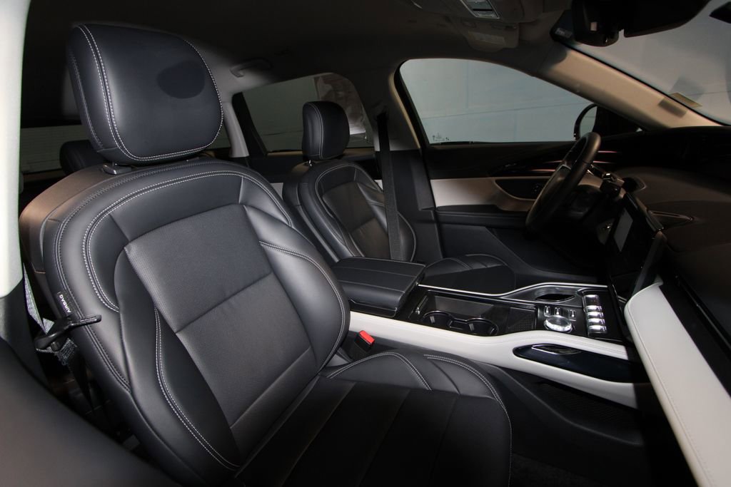 Used 2024 Lincoln Nautilus Premier image 25