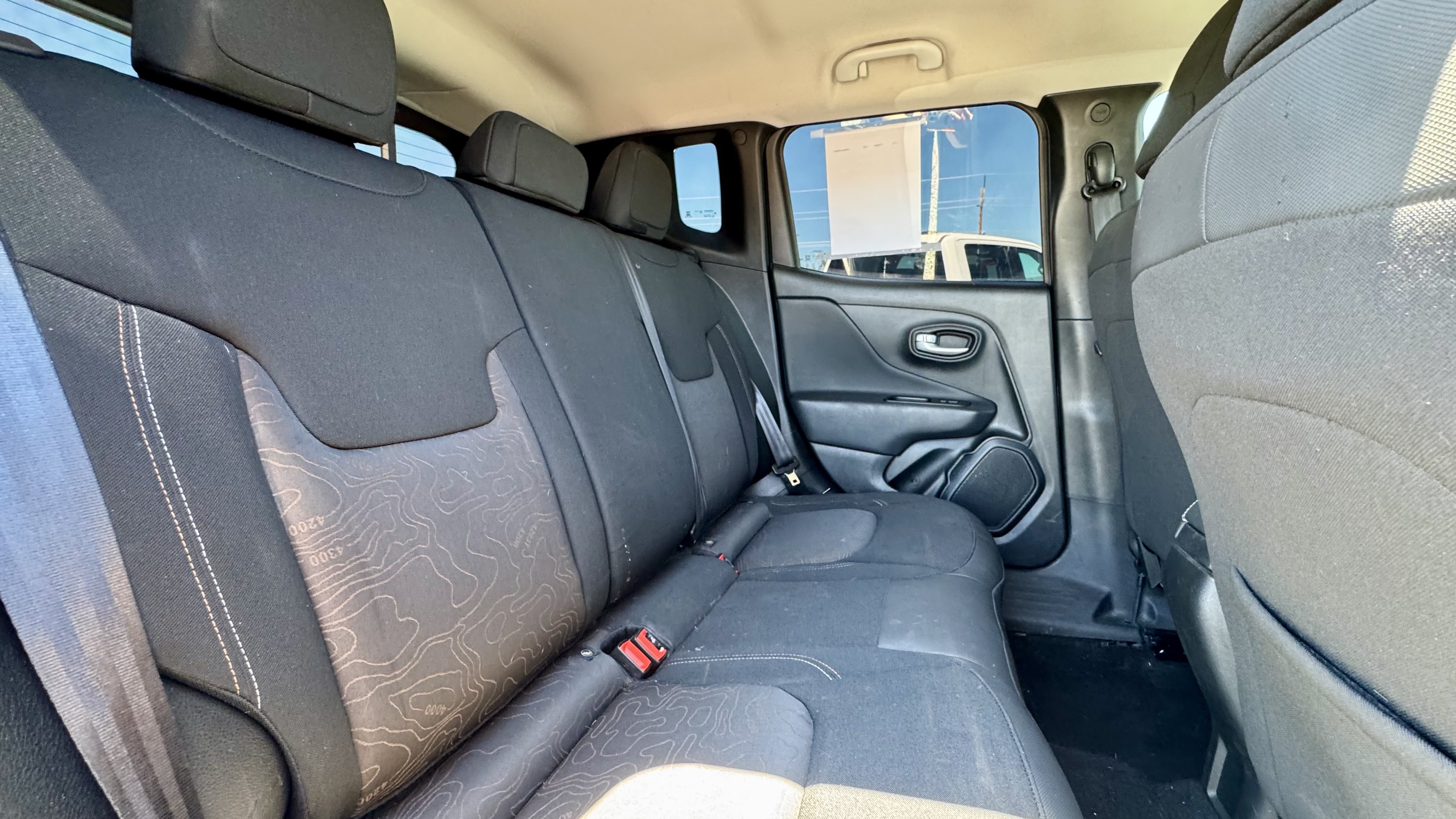Used 2023 Jeep Renegade Latitude AWD/4WD image 24