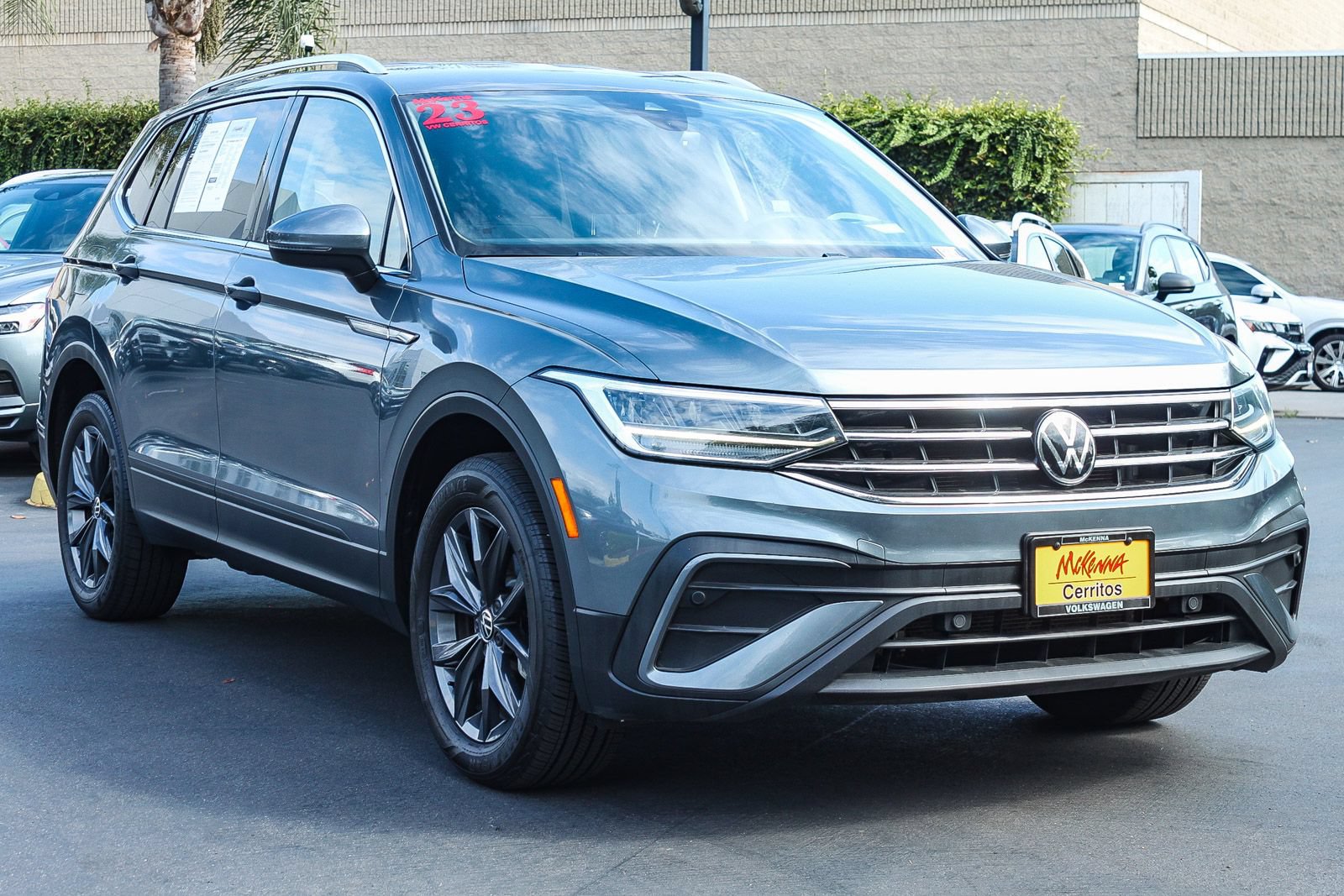 Used 2023 Volkswagen Tiguan SE FWD image 3