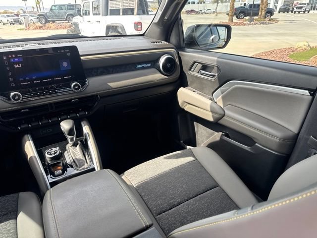 Used 2024 Chevrolet Colorado ZR2 w/ Technology Package AWD/4WD image 17