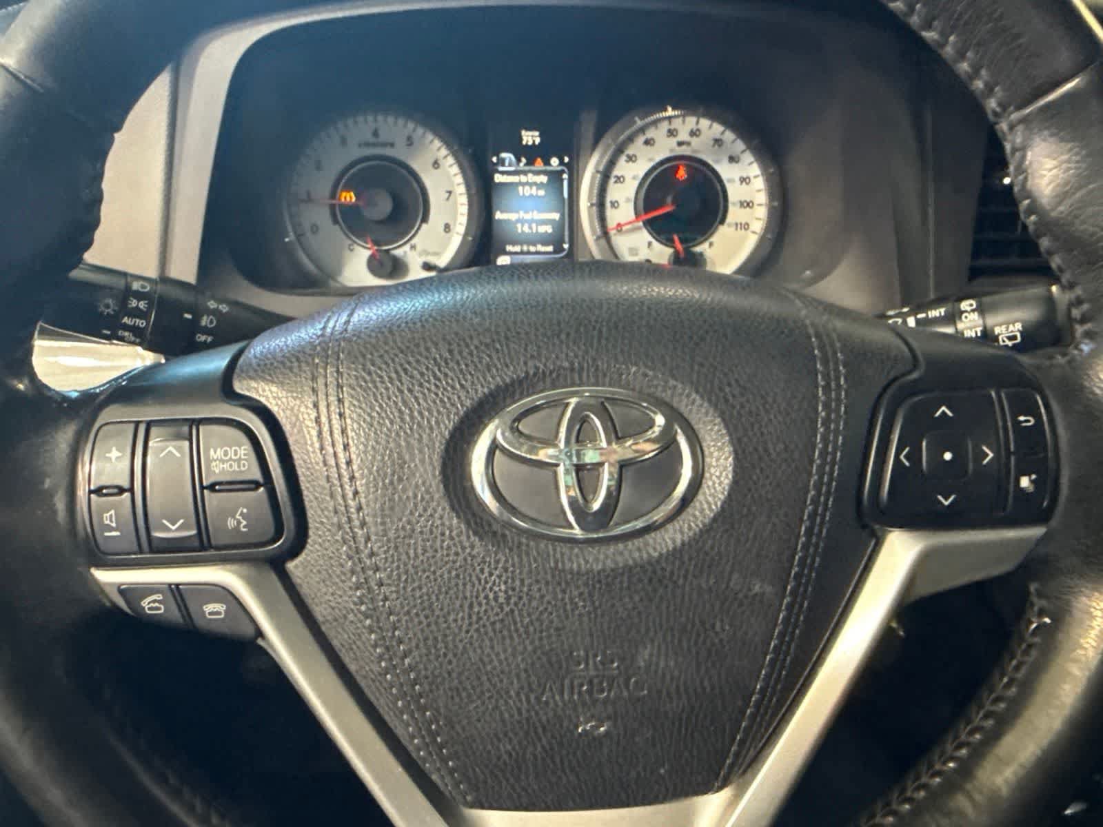 Used 2015 Toyota Sienna SE FWD image 22
