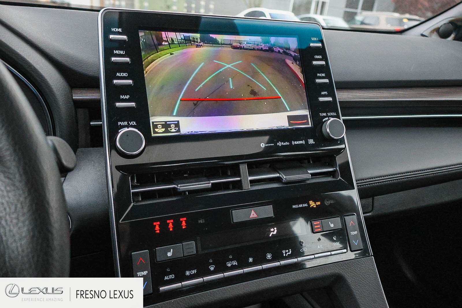 Used 2022 Toyota Avalon XLE image 25