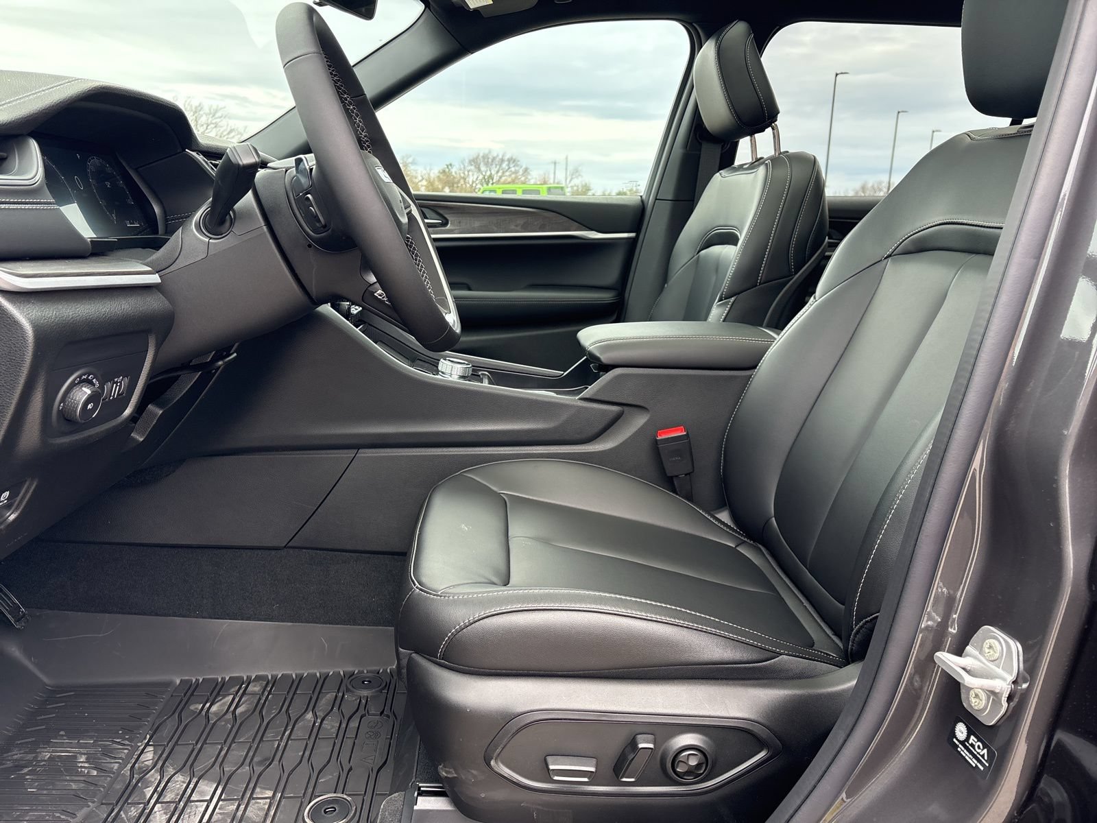 New 2025 Jeep Grand Cherokee L Limited AWD/4WD image 12