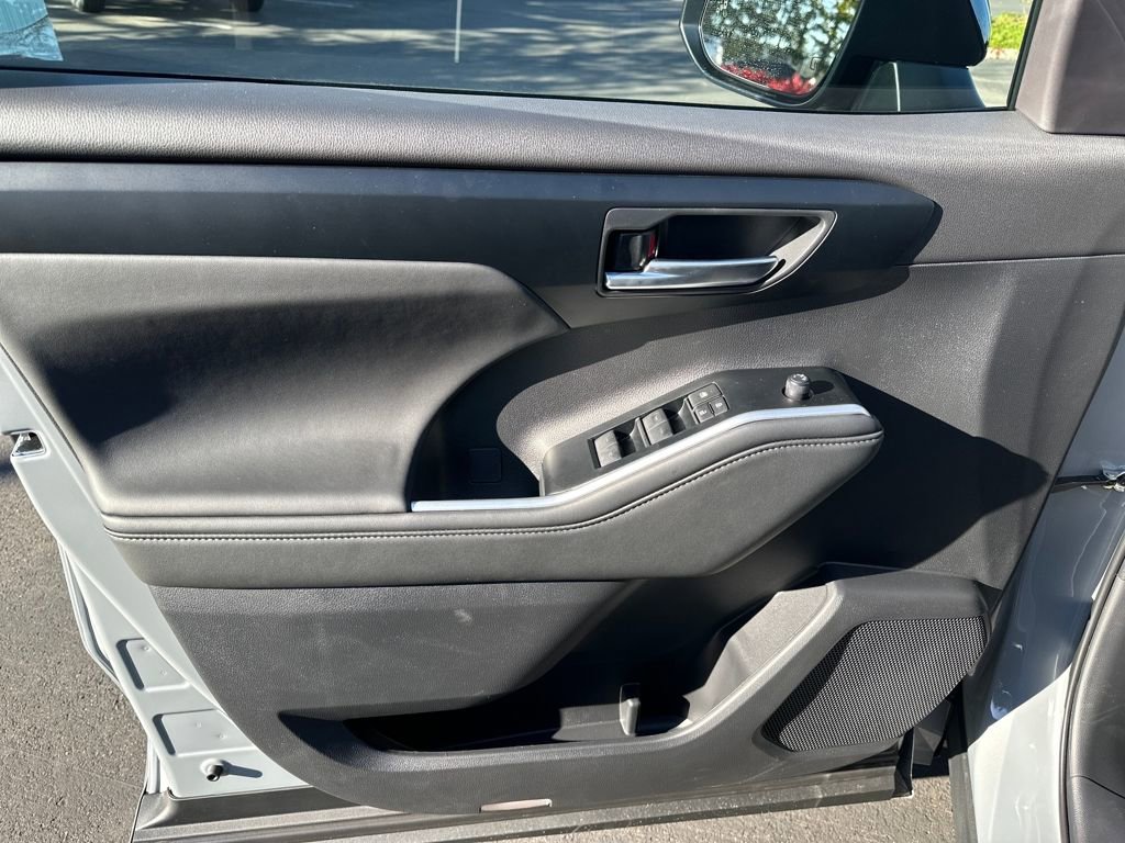 New 2025 Toyota Highlander XSE image 11