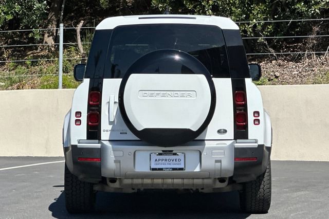 Used 2023 Land Rover Defender 130 SE image 4
