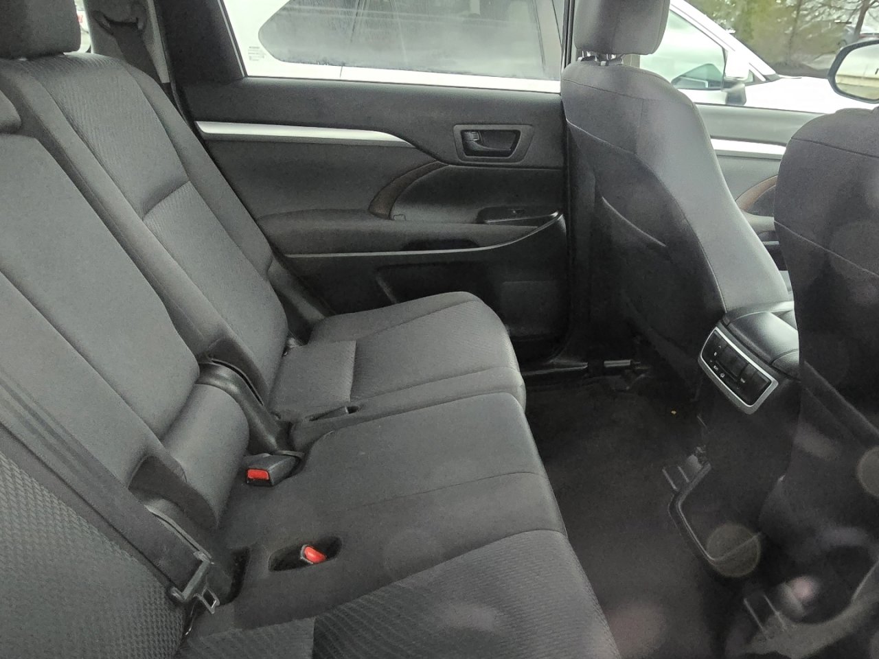 Used 2019 Toyota Highlander LE image 15