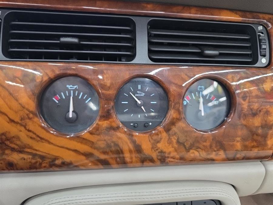 Used 2000 Jaguar XK8 Convertible image 18