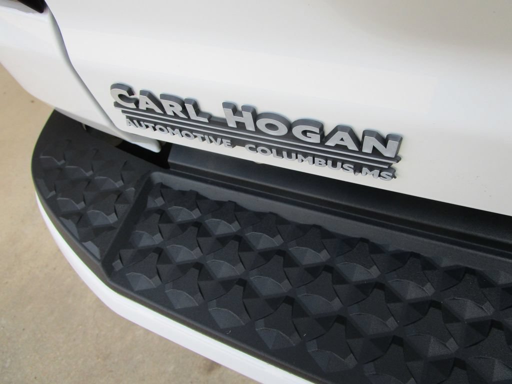 Used 2024 GMC Canyon Denali AWD/4WD image 16