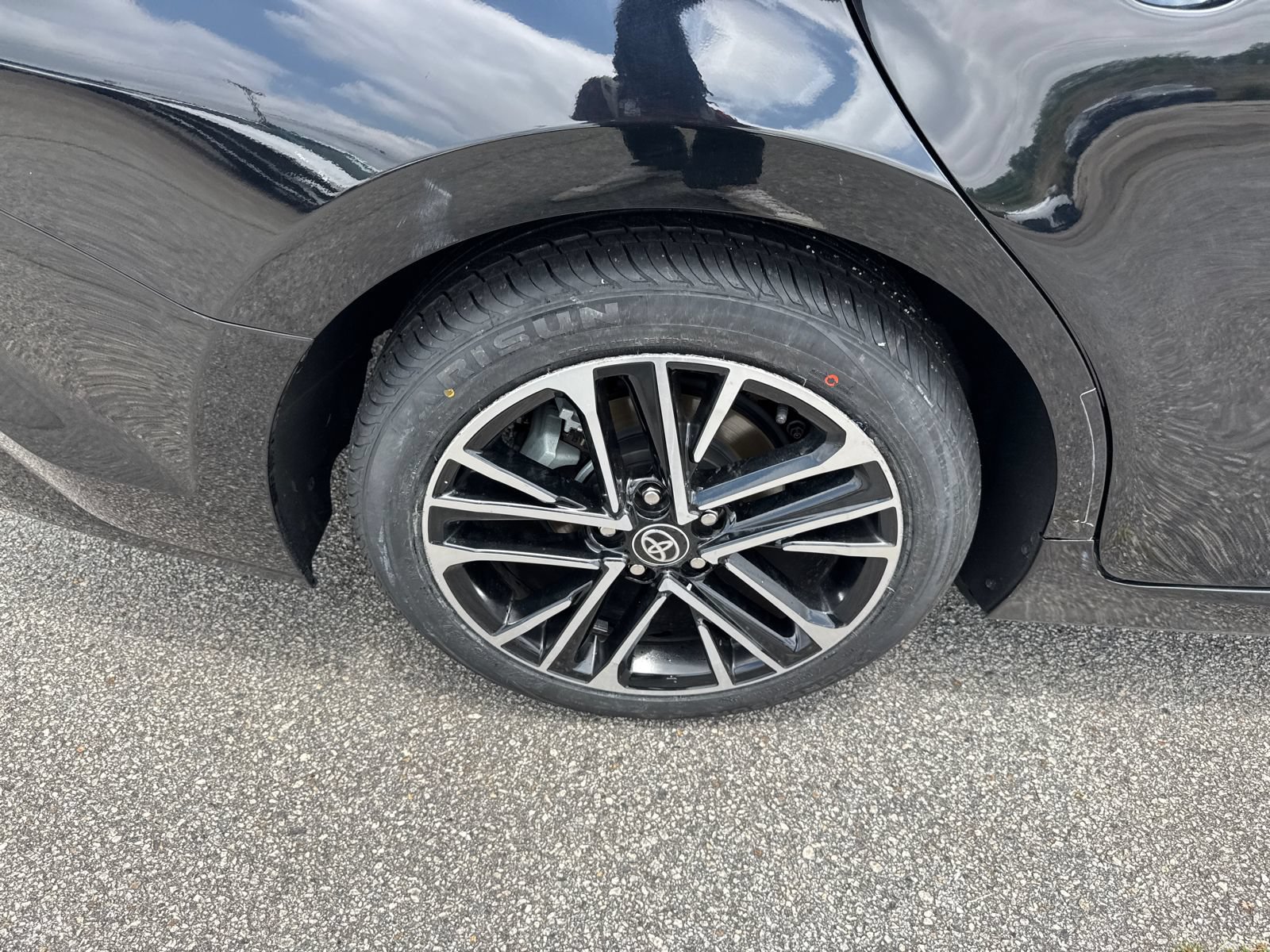 Used 2025 Toyota Camry XLE FWD image 17