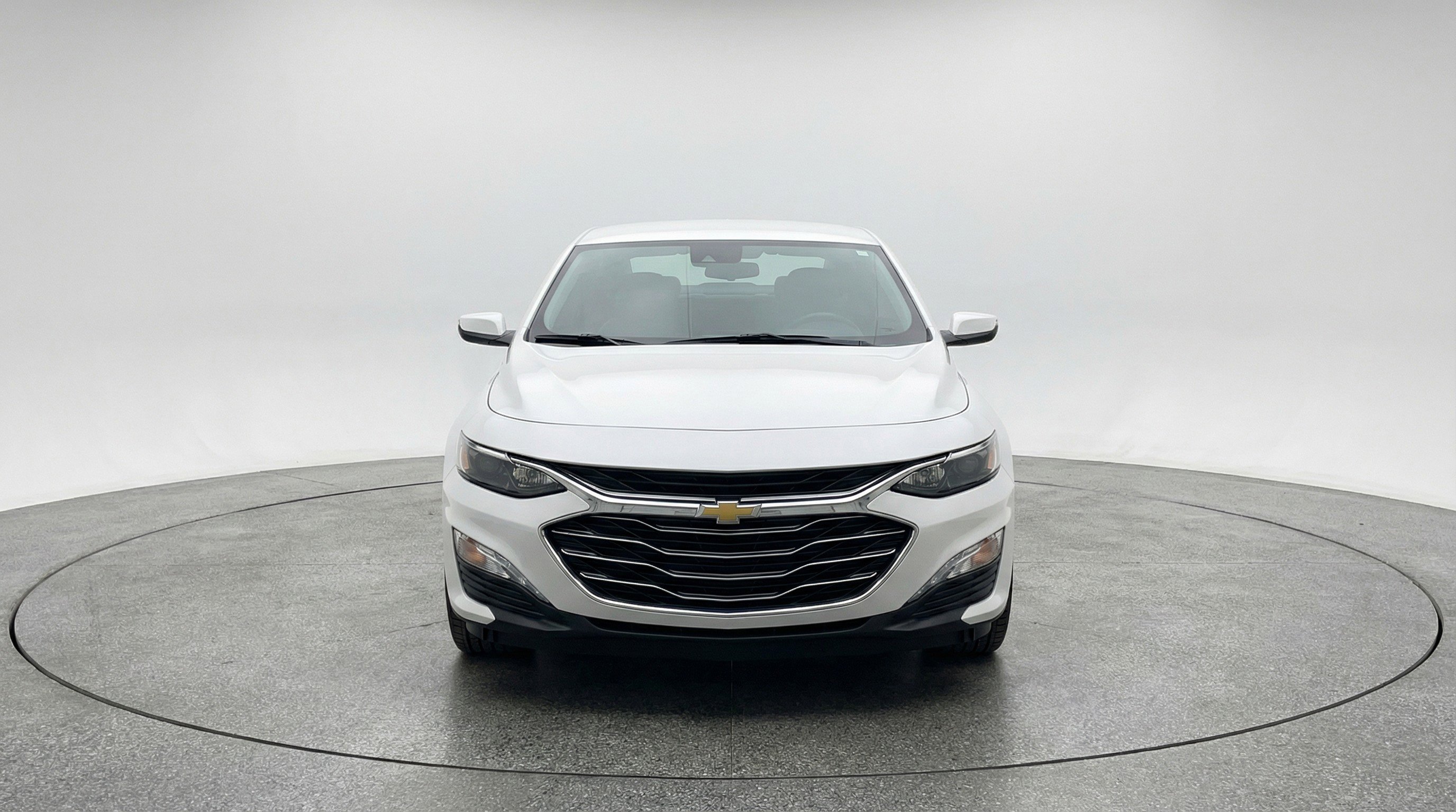 Used 2024 Chevrolet Malibu LT image 2