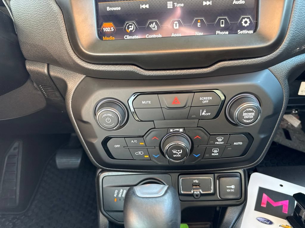 Used 2023 Jeep Renegade Trailhawk w/ Trailhawk Elite Group AWD/4WD image 31