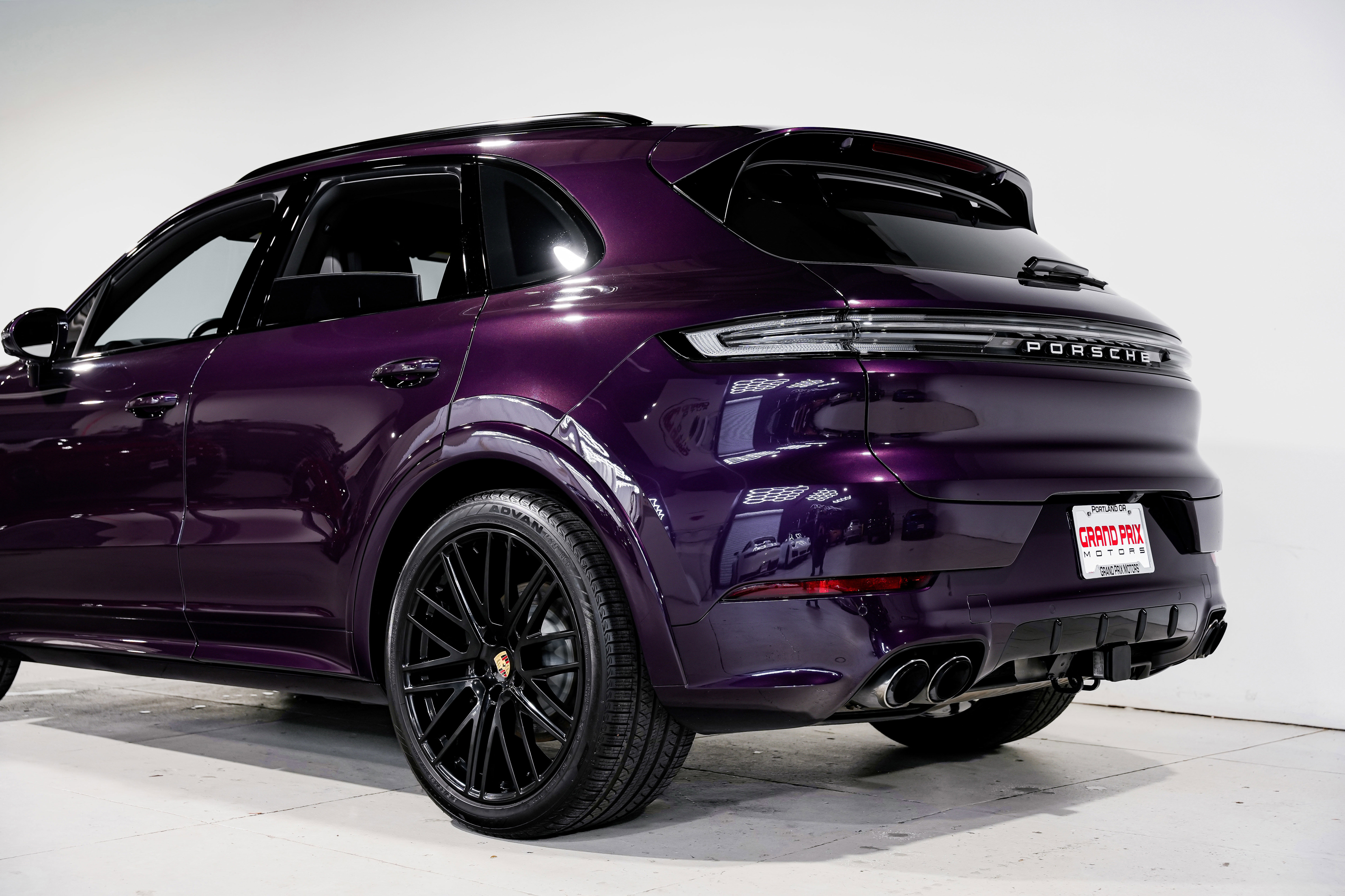 Used 2024 Porsche Cayenne S image 46