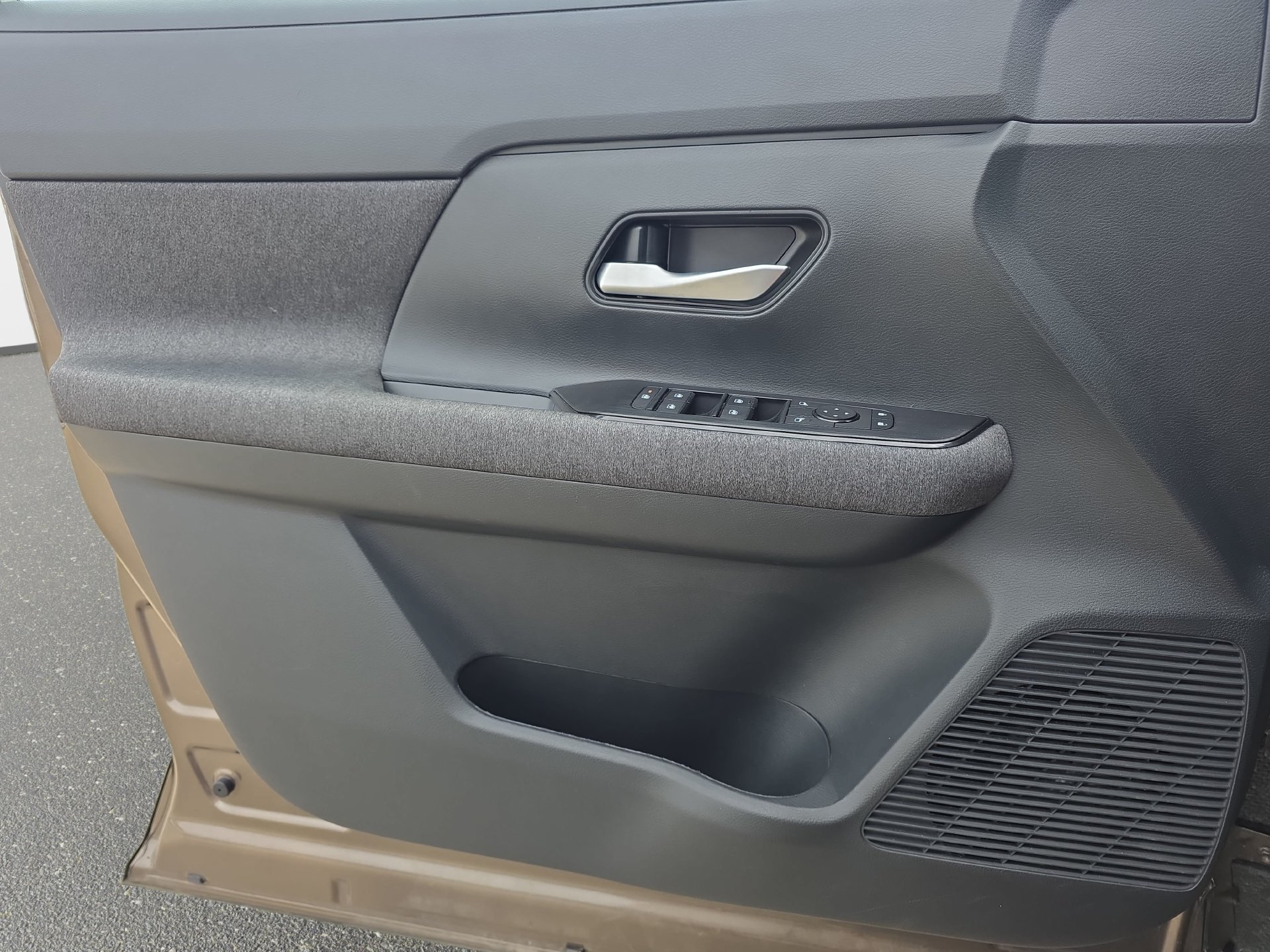 Certified 2025 Nissan Kicks SV FWD image 25