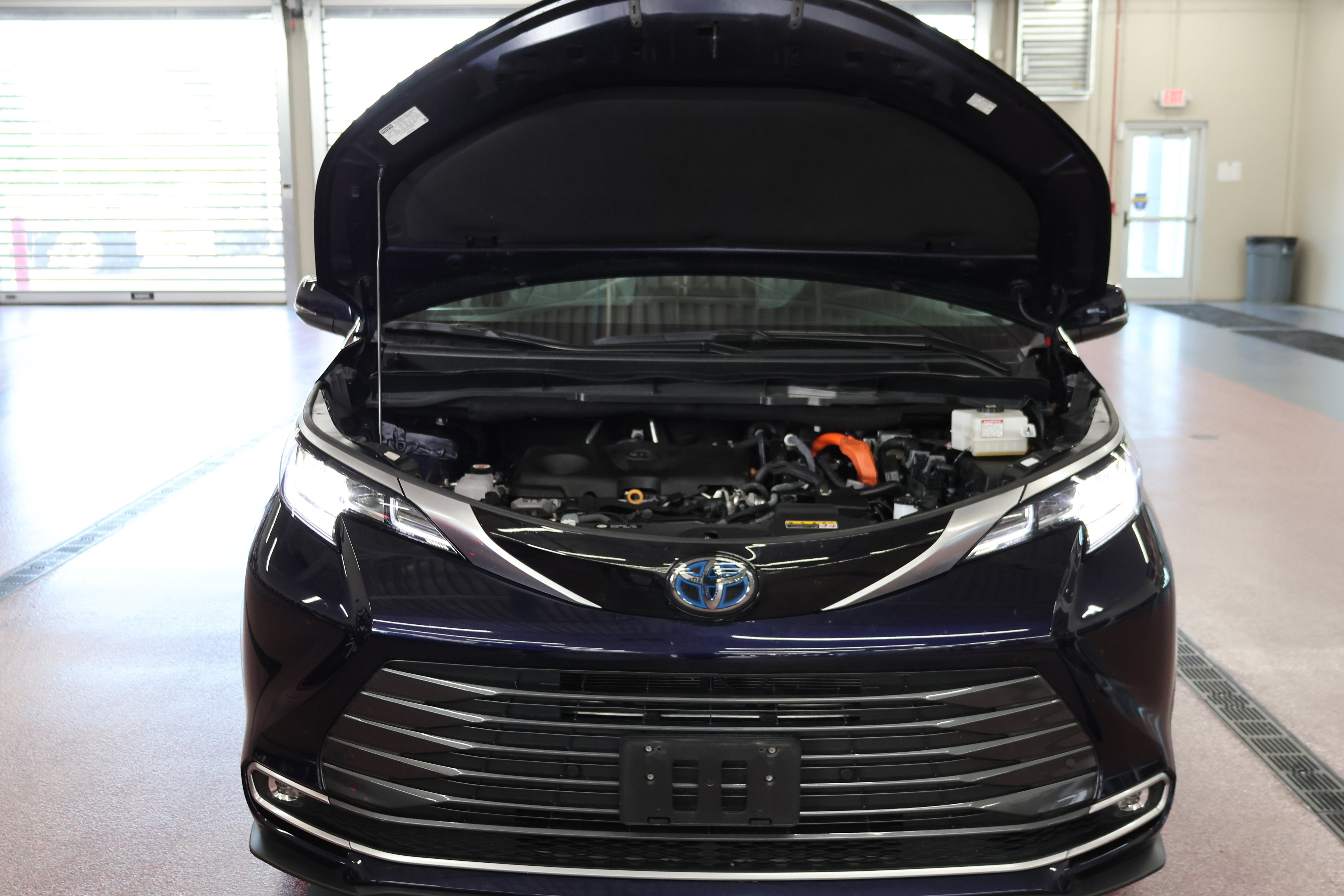 Certified 2023 Toyota Sienna Limited AWD/4WD image 12