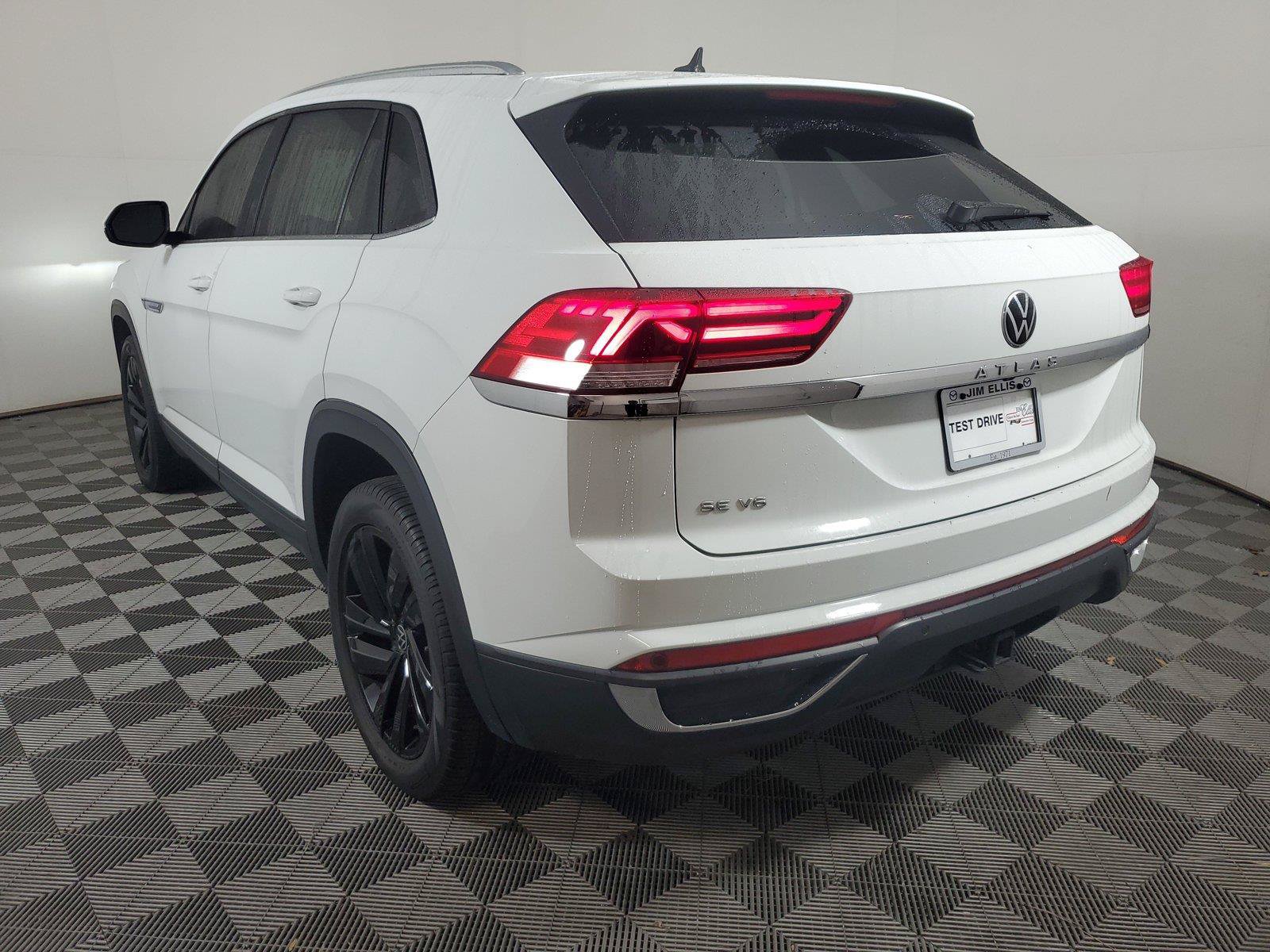 Used 2023 Volkswagen Atlas Cross Sport SE w/ Panoramic Sunroof Package FWD image 6