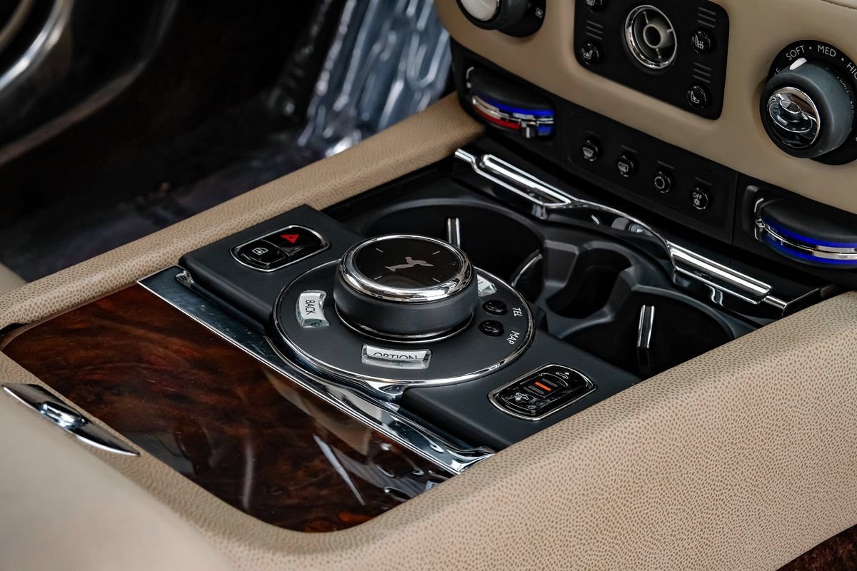 Used 2016 Rolls-Royce Wraith RWD image 17