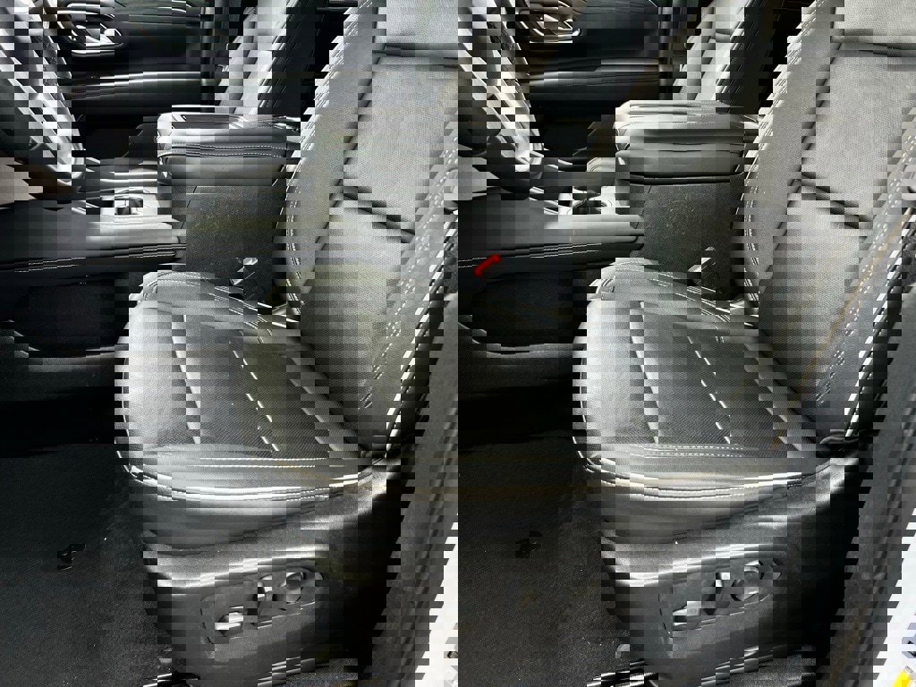 Used 2024 GMC Yukon SLT image 12