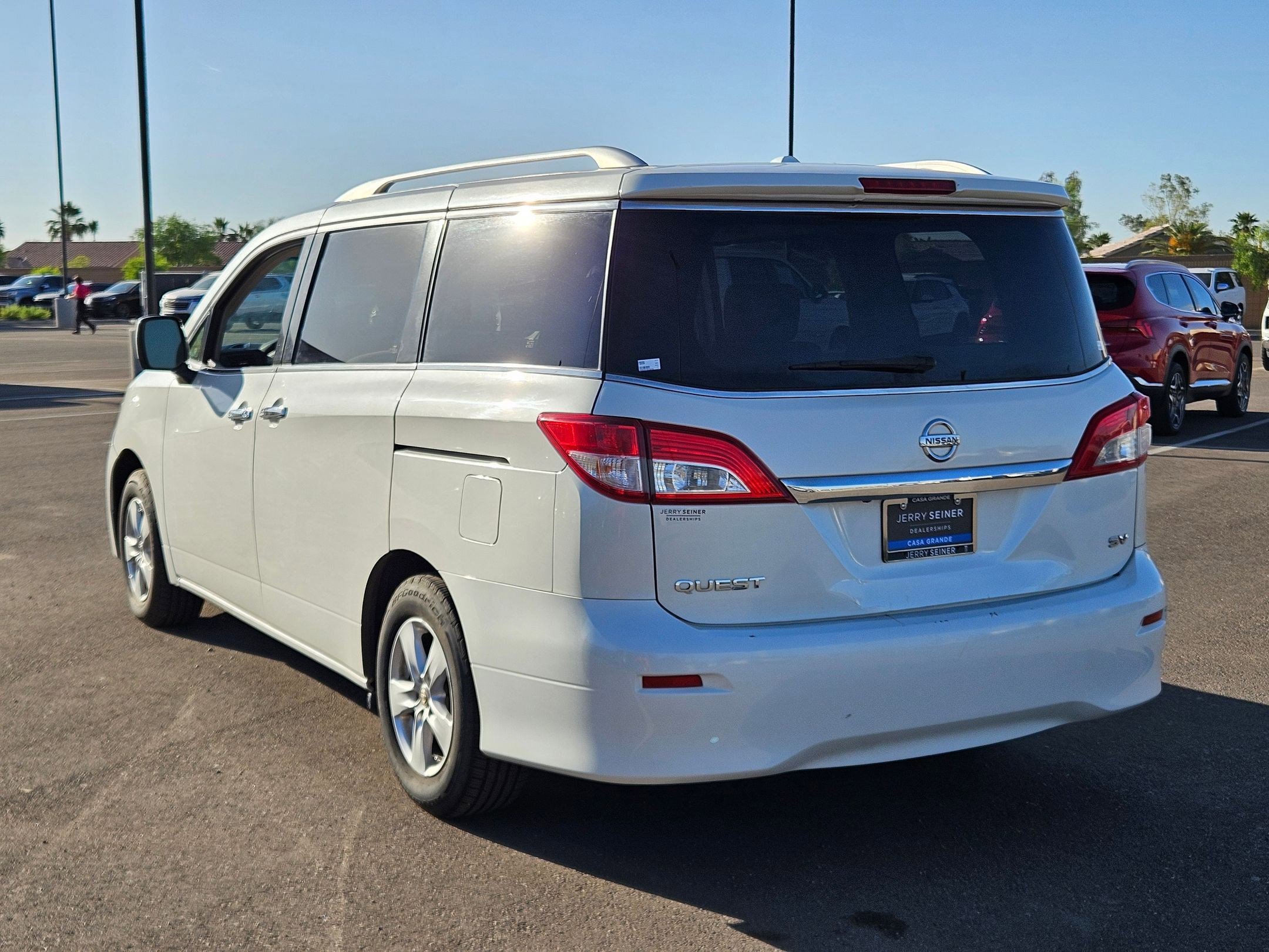 Used 2017 Nissan Quest SV image 3