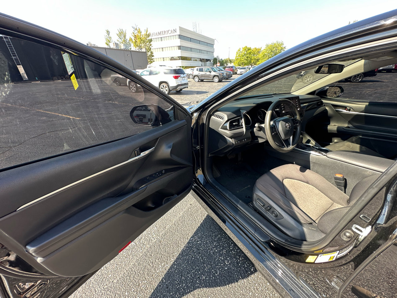 Used 2021 Toyota Camry LE image 9