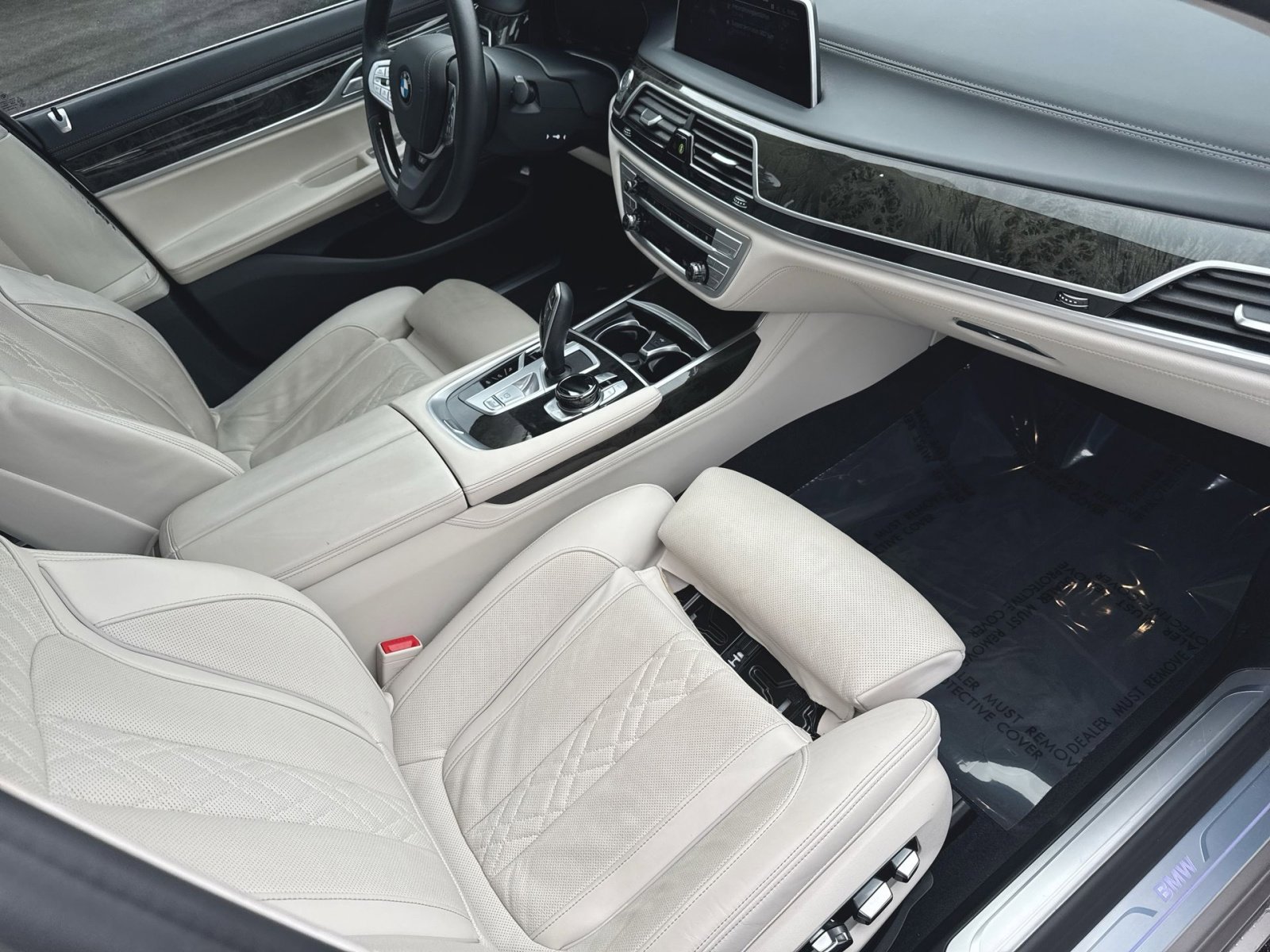 Used 2021 BMW 750i xDrive w/ Executive Package image 33