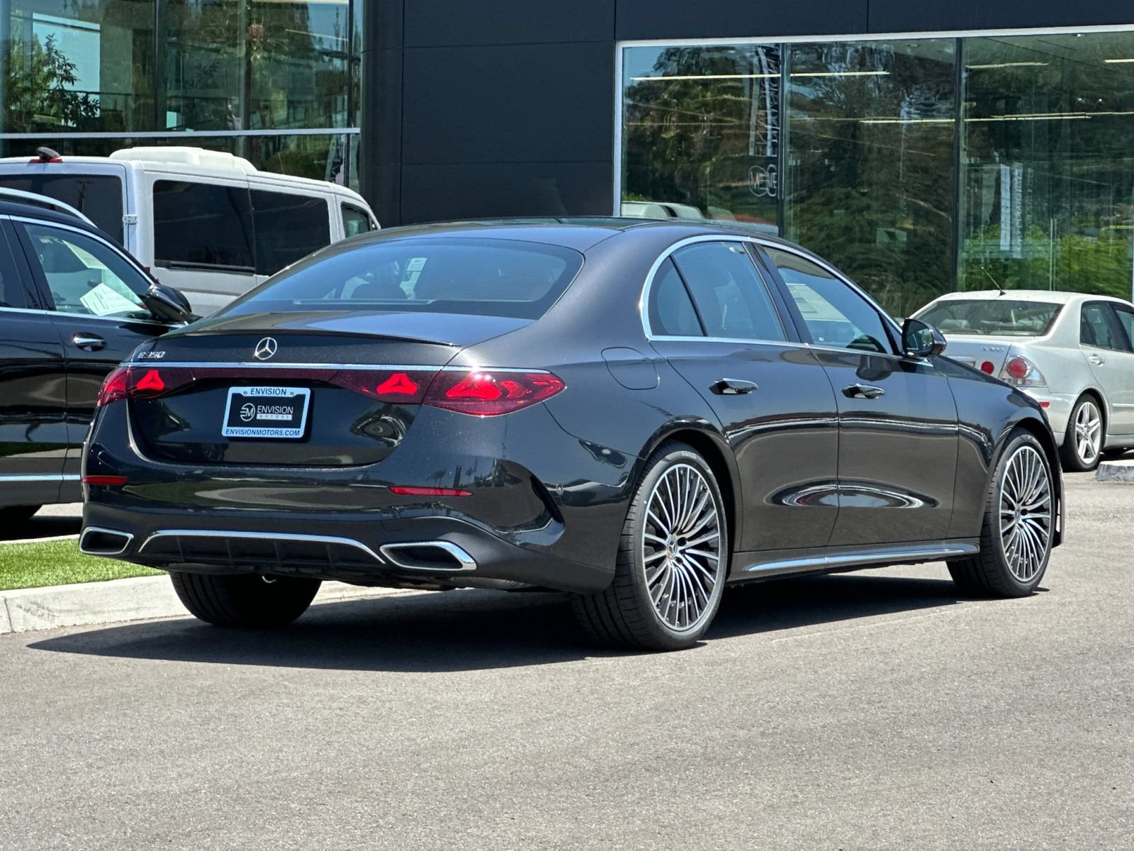 Used 2025 Mercedes-Benz E 350 Sedan image 3