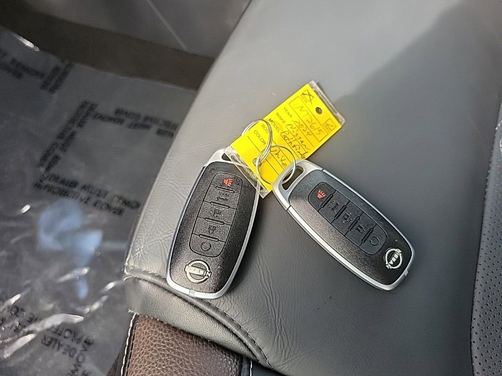 Used 2024 Nissan Pathfinder Platinum image 39