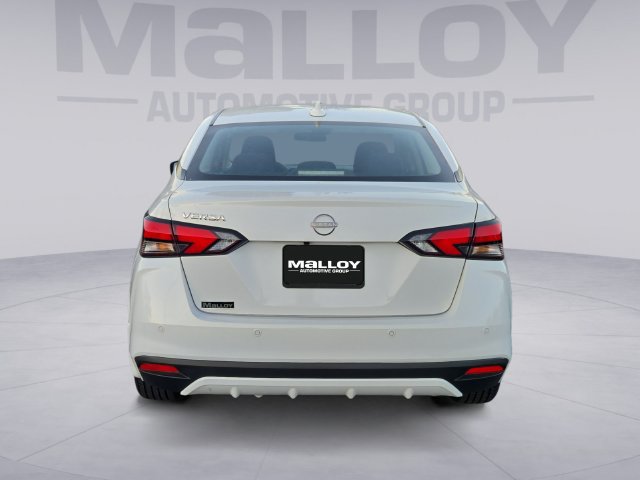 Used 2025 Nissan Versa SV w/ Trunk Package FWD image 4