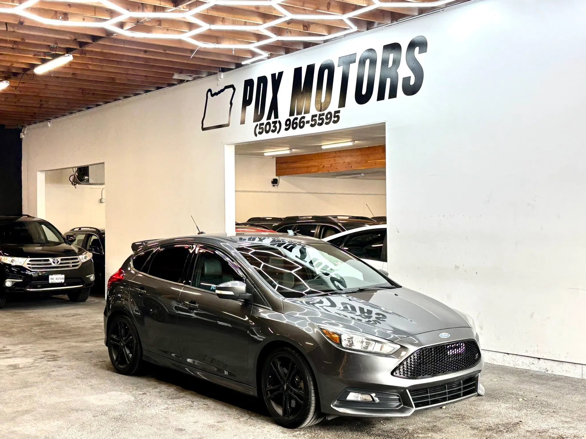 Used 2018 Ford Focus ST FWD image 1