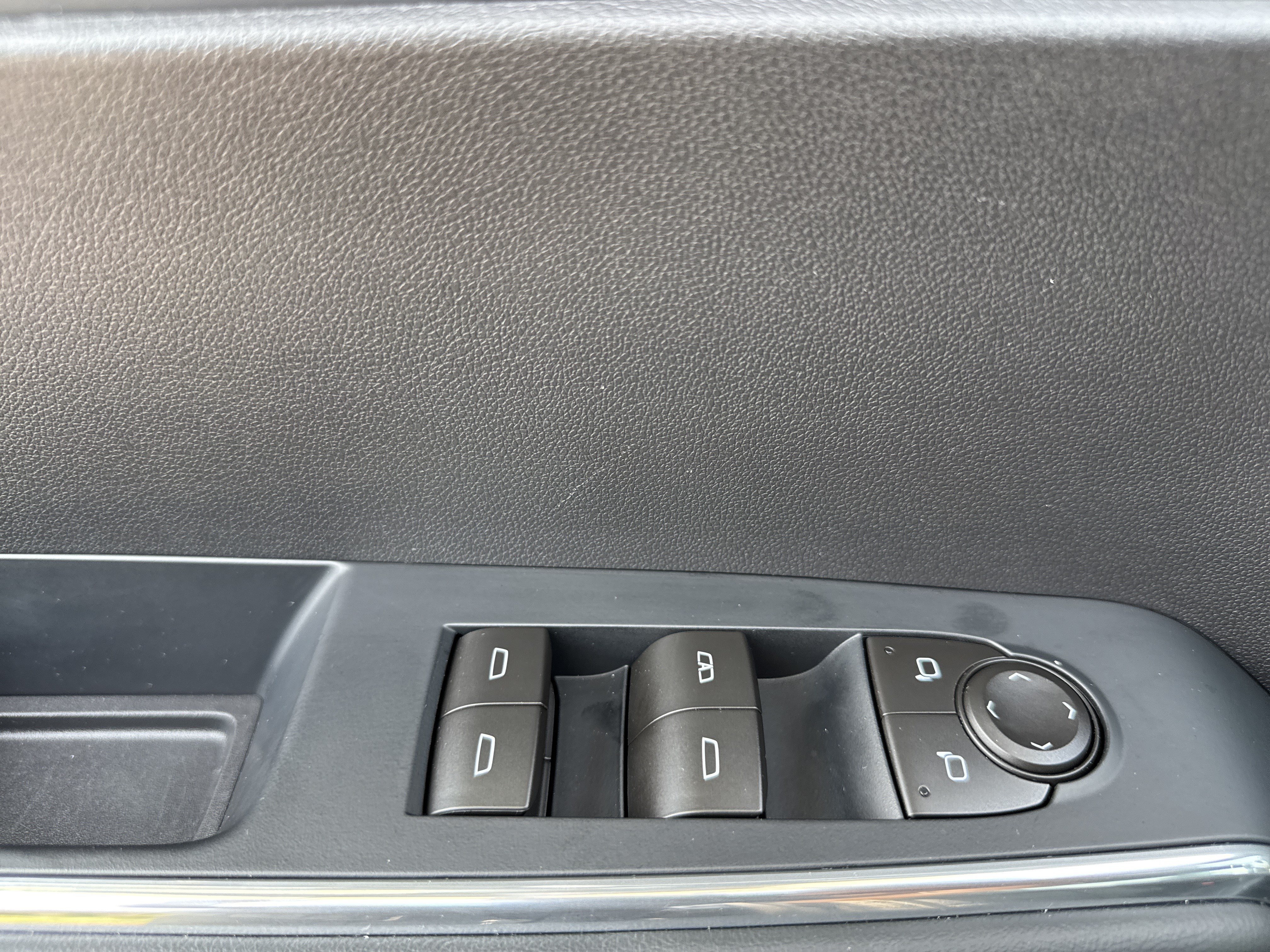 Used 2026 GMC Acadia Elevation w/ Elevation Premium Package FWD image 15