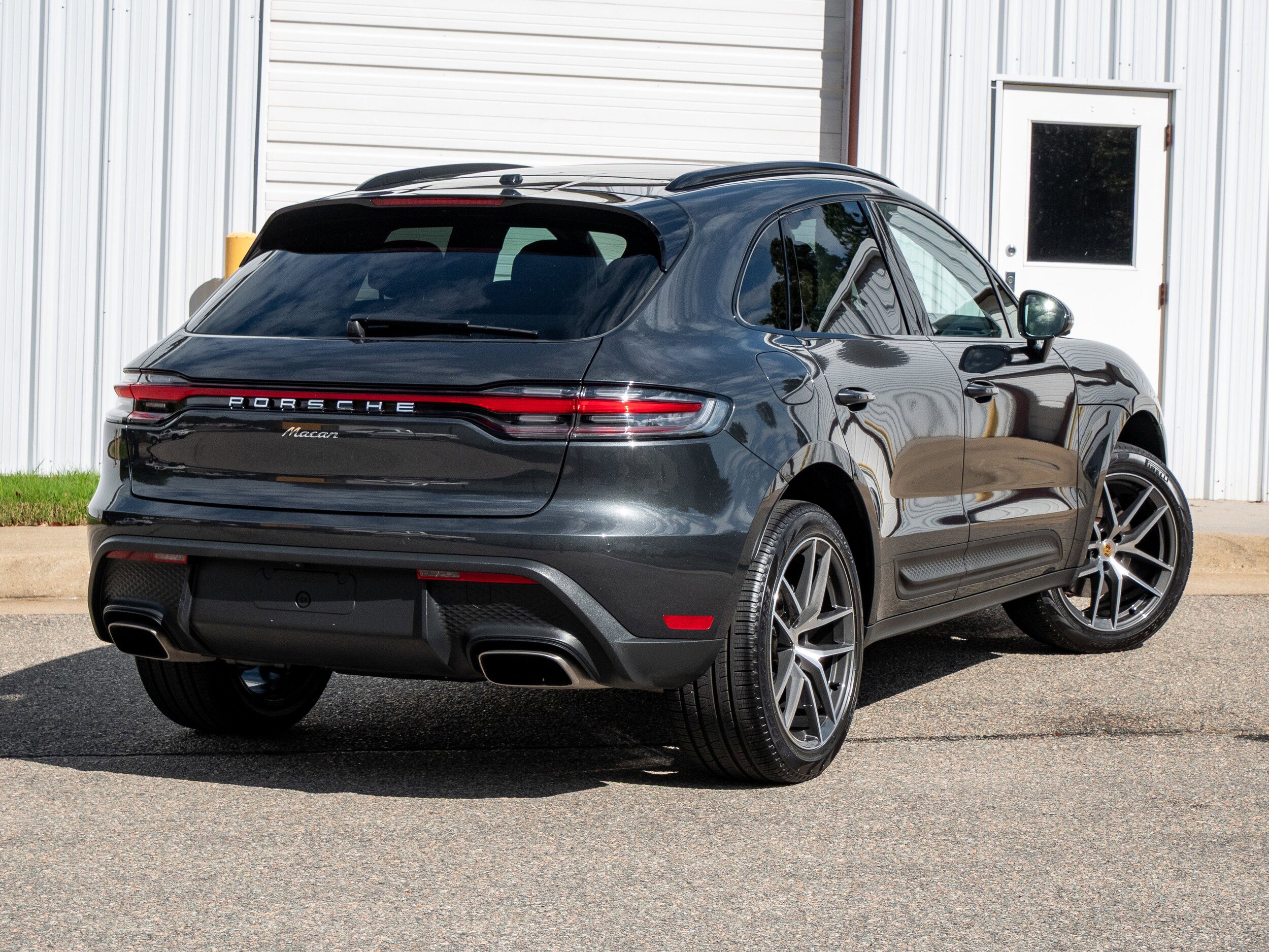 Certified 2025 Porsche Macan AWD/4WD image 7