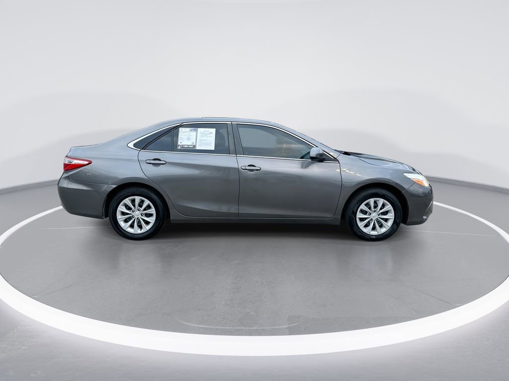 Used 2016 Toyota Camry LE image 9