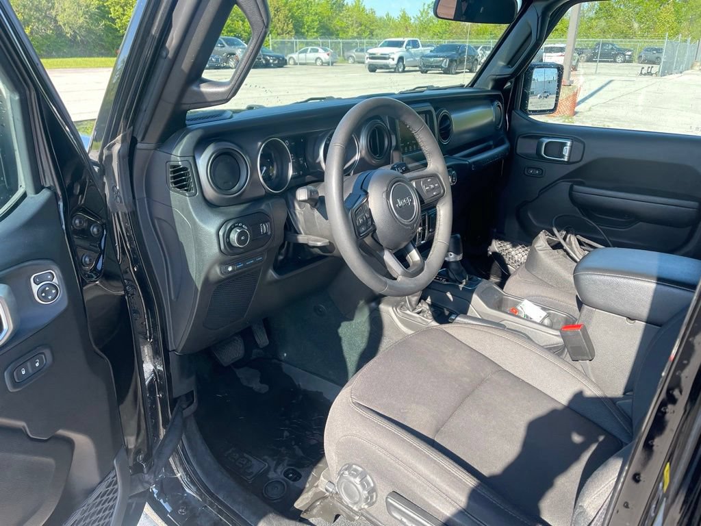 Used 2023 Jeep Wrangler Unlimited w/ Cold Weather Group AWD/4WD image 11