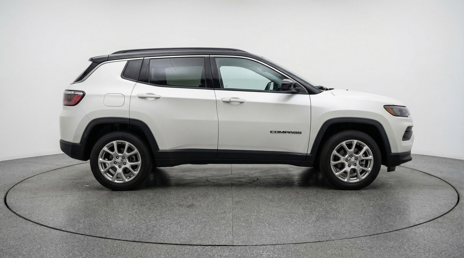 Used 2025 Jeep Compass Limited image 11