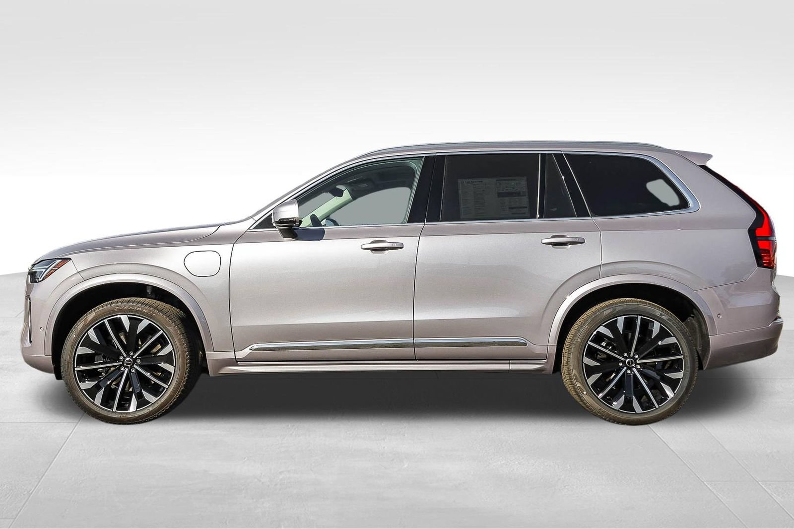 New 2026 Volvo XC90 T8 Plus w/ Protection Package AWD/4WD image 8
