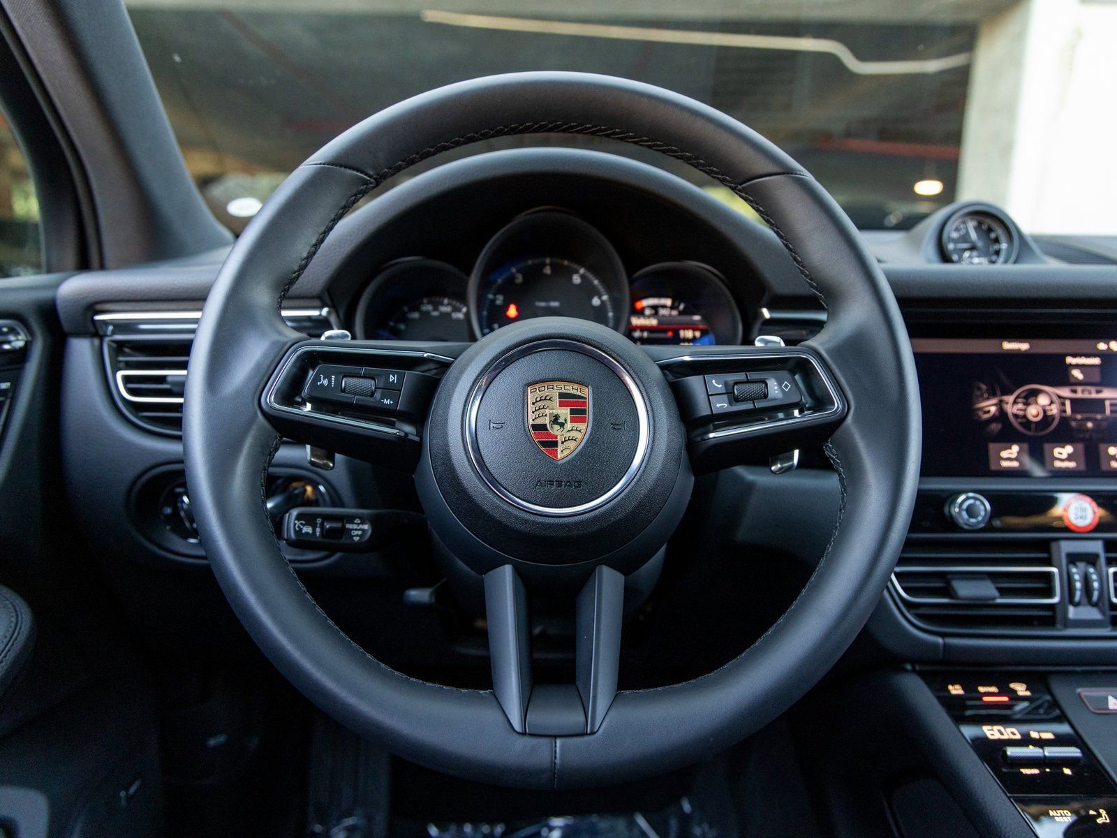 Certified 2025 Porsche Macan image 29