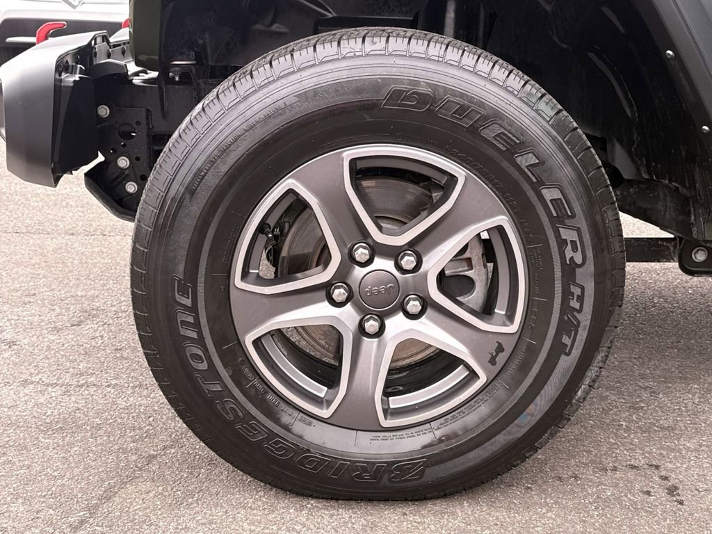 Used 2023 Jeep Gladiator Rubicon w/ Cold Weather Group image 12