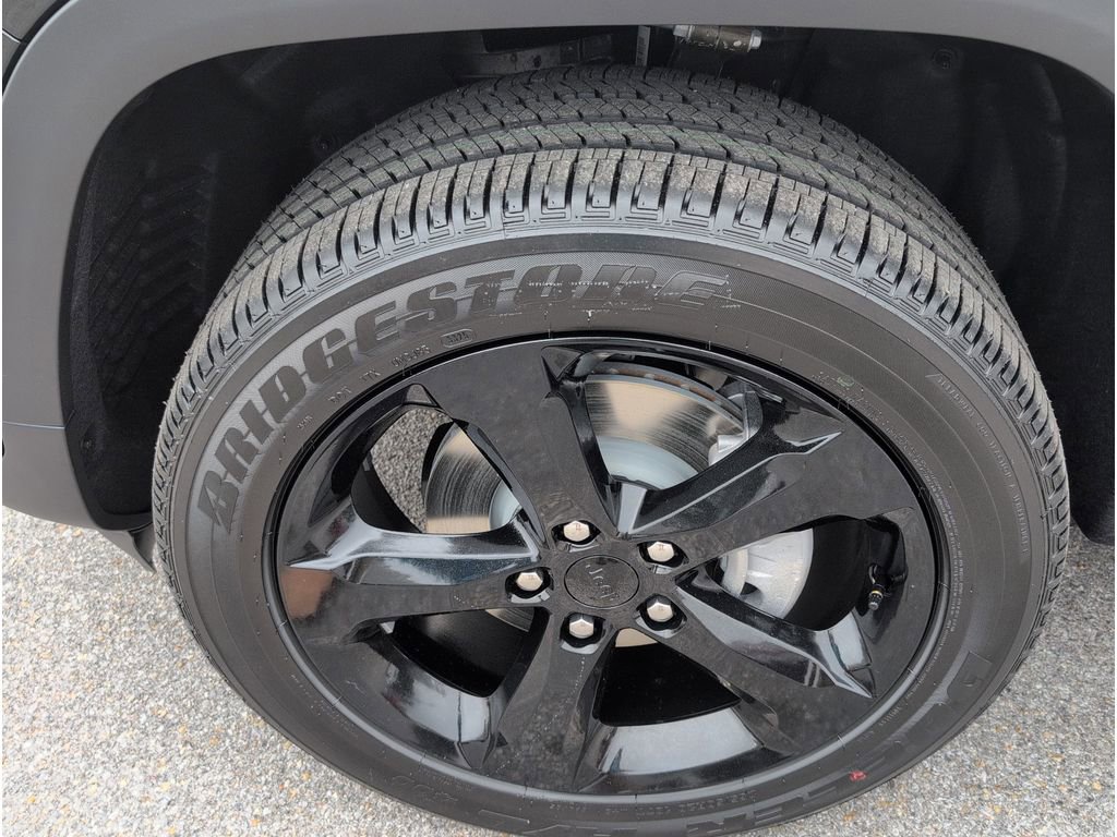 New 2025 Jeep Grand Cherokee Altitude image 9