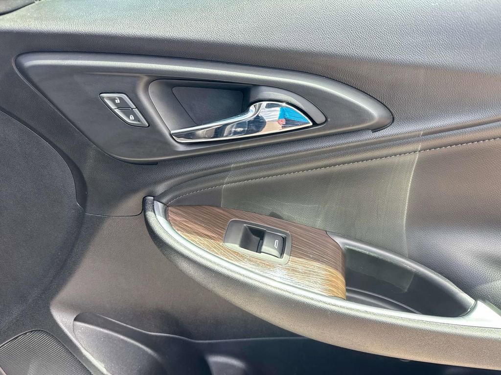 Used 2021 Chevrolet Malibu Premier image 16